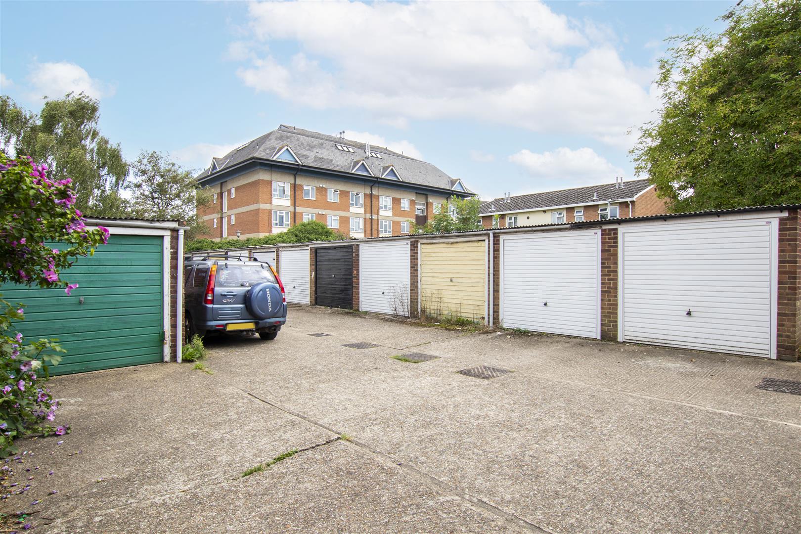 Davison Drive, Cheshunt, Waltham Cross Lanes Estate Agents